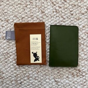 Lordag & Sondag Green Vegan Cactus Leather Passport Holder